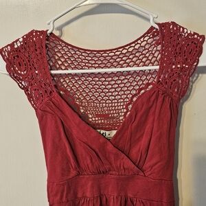 Lei Red Sleeveless Cropped Blouse with Cut Out Design